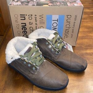 Toms Highland Botas Brown Fold Over Shearling boot/shoe women’s size 8.5 🆕